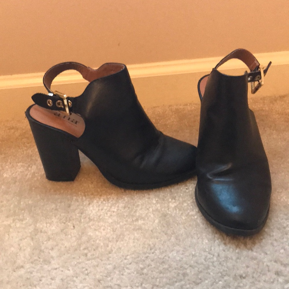 Buckle booties black